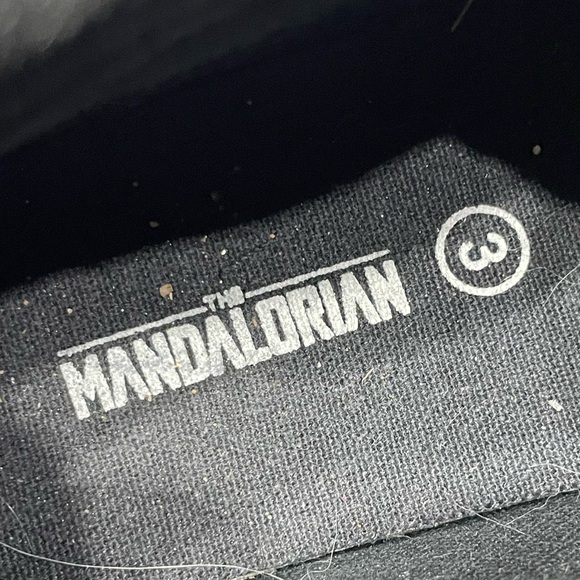 Youth size 3 Disney Mandelorian Grogu Baby Yoda high top sneakers great cond - Picture 8 of 8